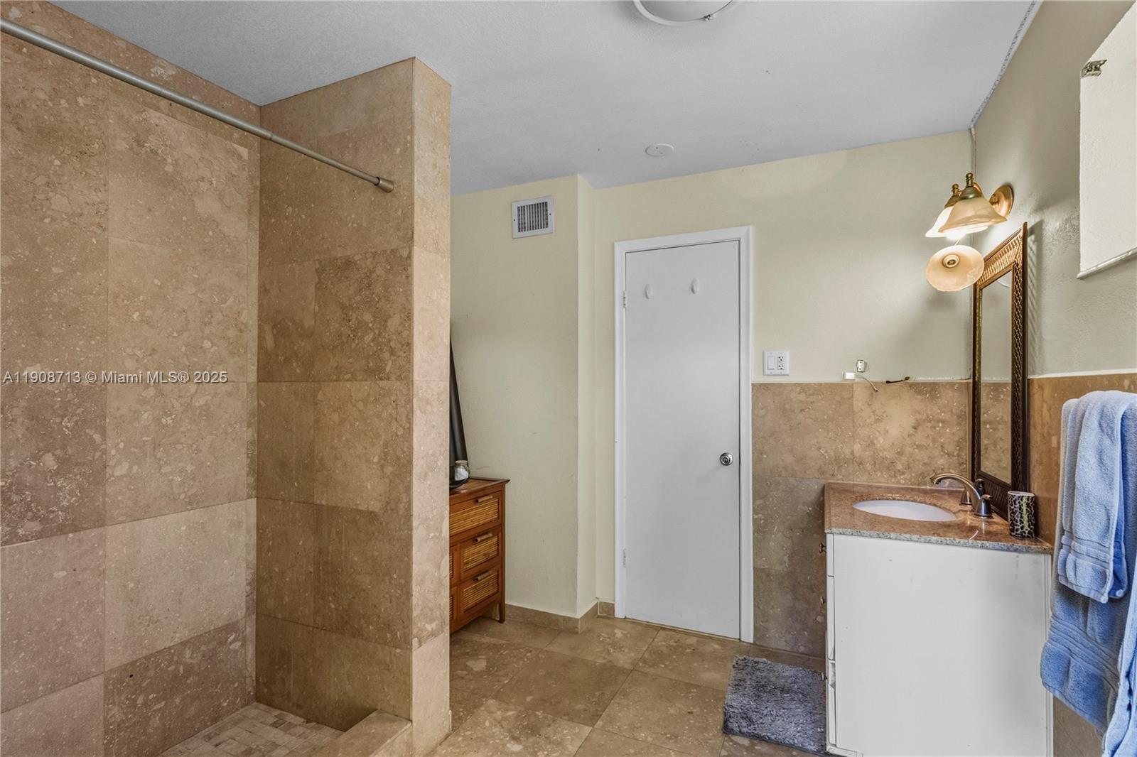 1875 Alamanda Dr North Miami, FL 33181