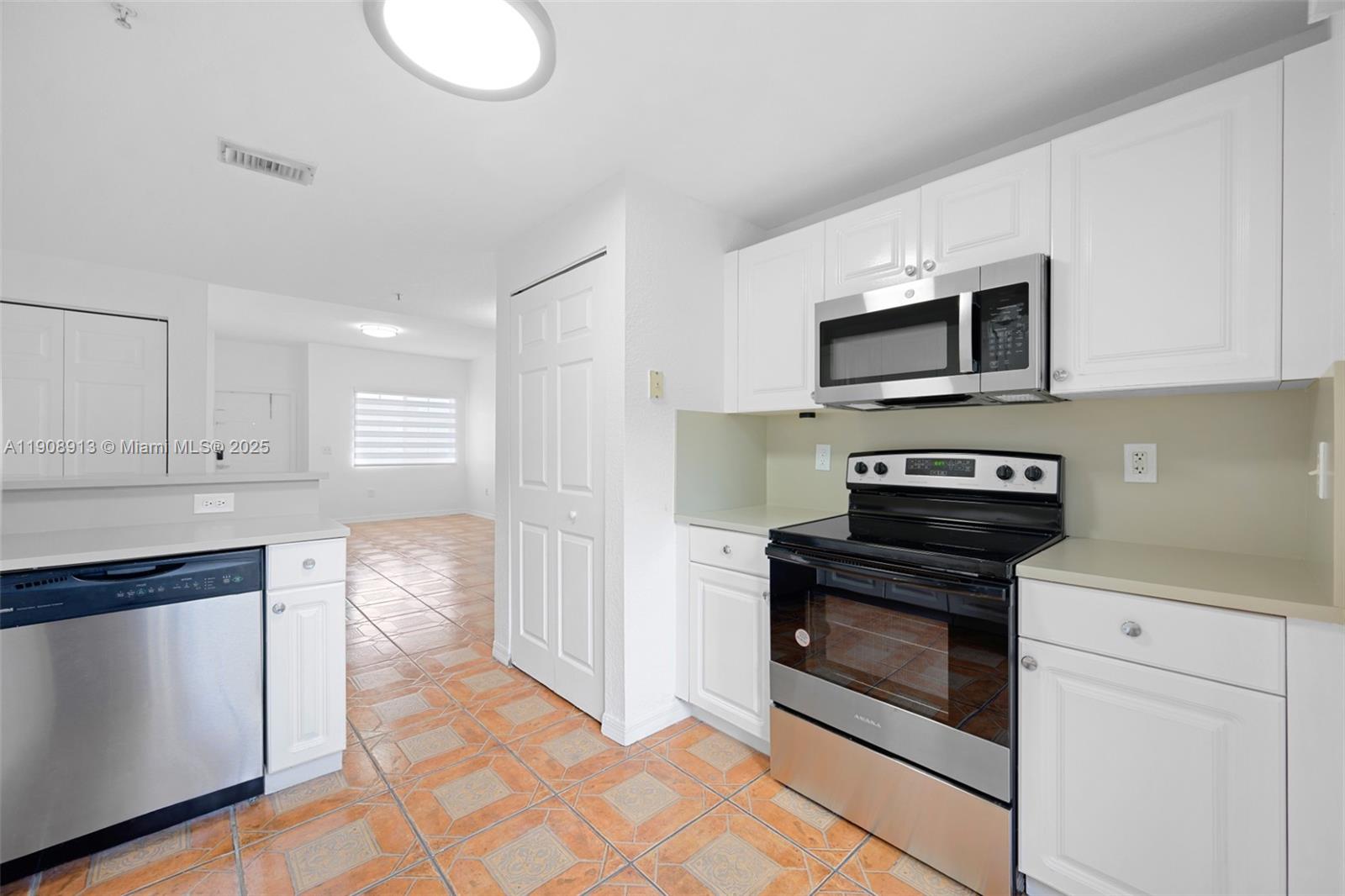 3378 W 80th St #102 Hialeah, FL 33018