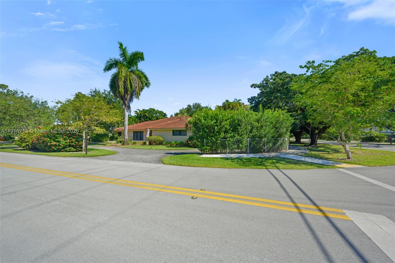 13575 SW 69th Ct Pinecrest, FL 33156