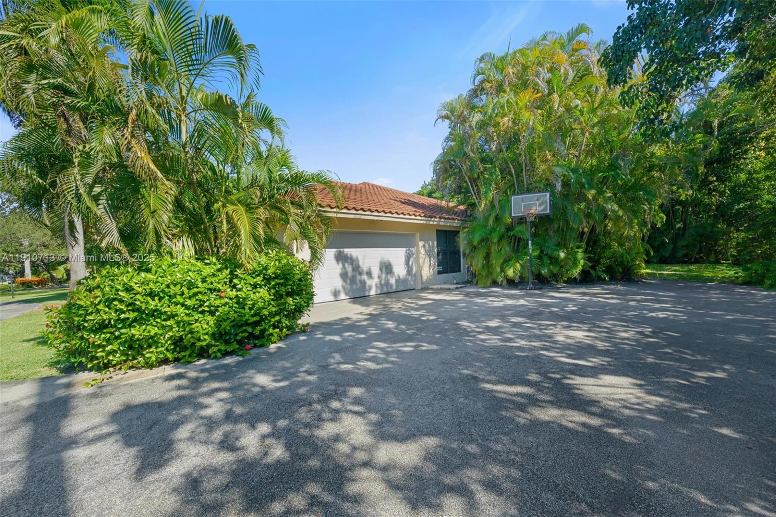 13575 SW 69th Ct Pinecrest, FL 33156