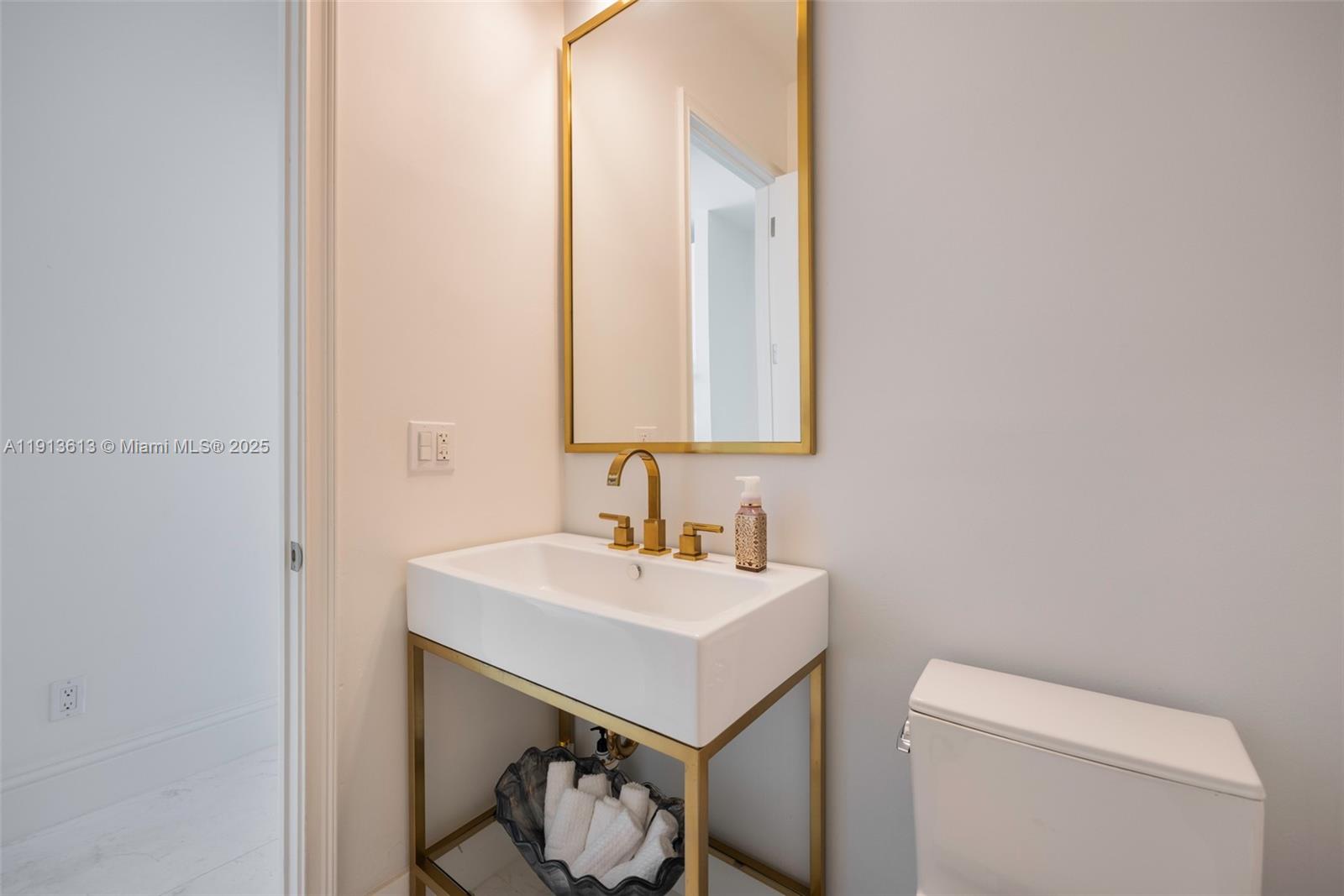 2760 Brickell Ct #2760 Miami, FL 33129