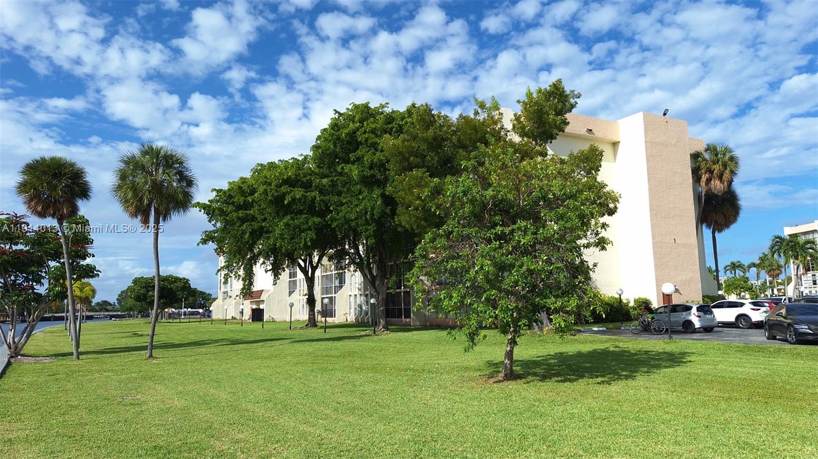 601 Three Iss Blvd #404