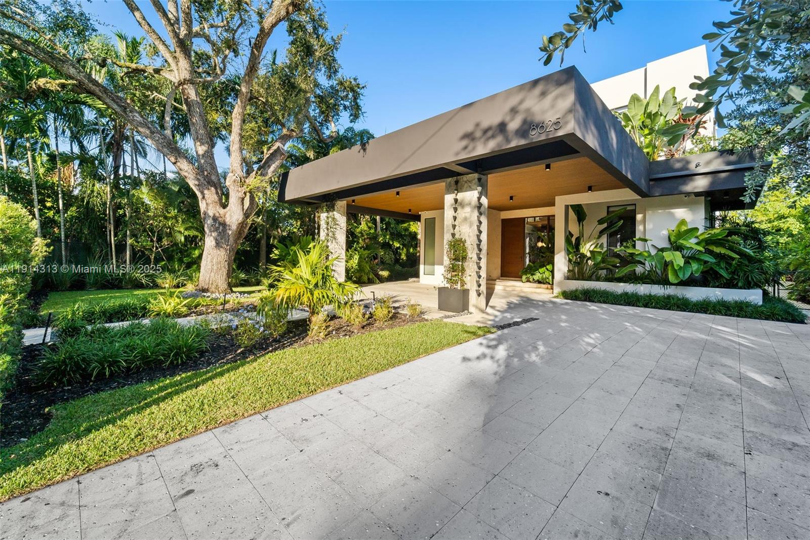 8625 NE 10th Ave Miami, FL 33138