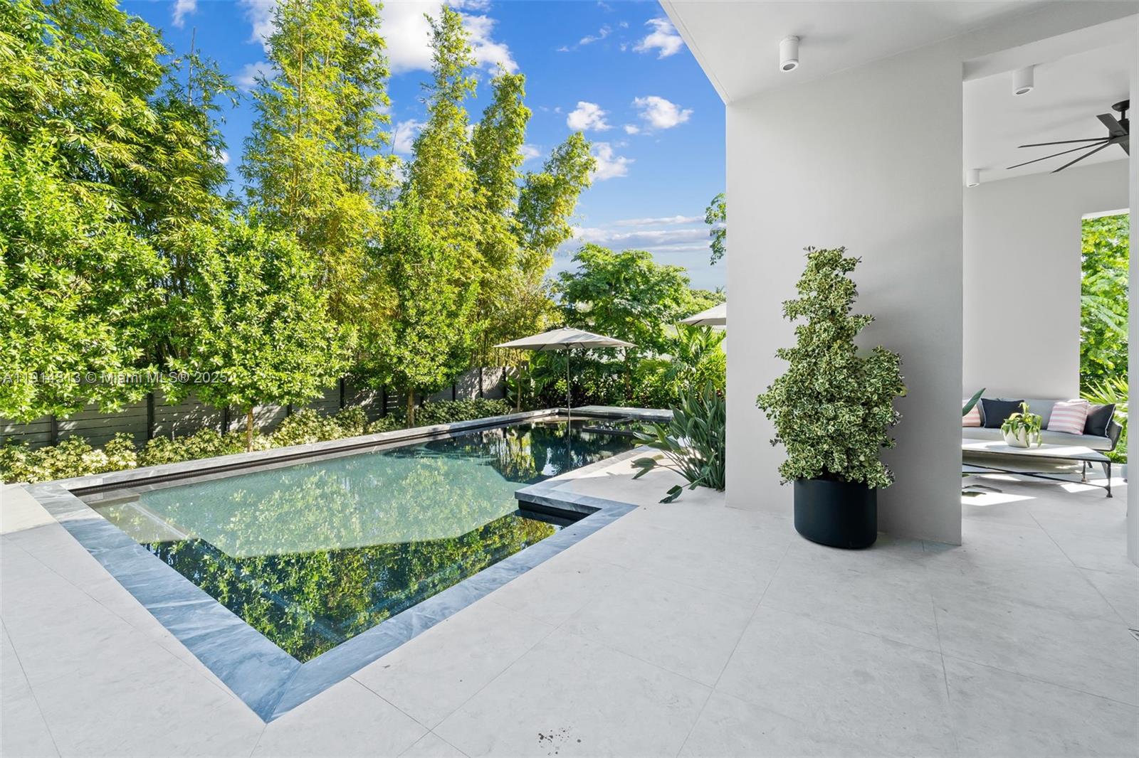 8625 NE 10th Ave Miami, FL 33138