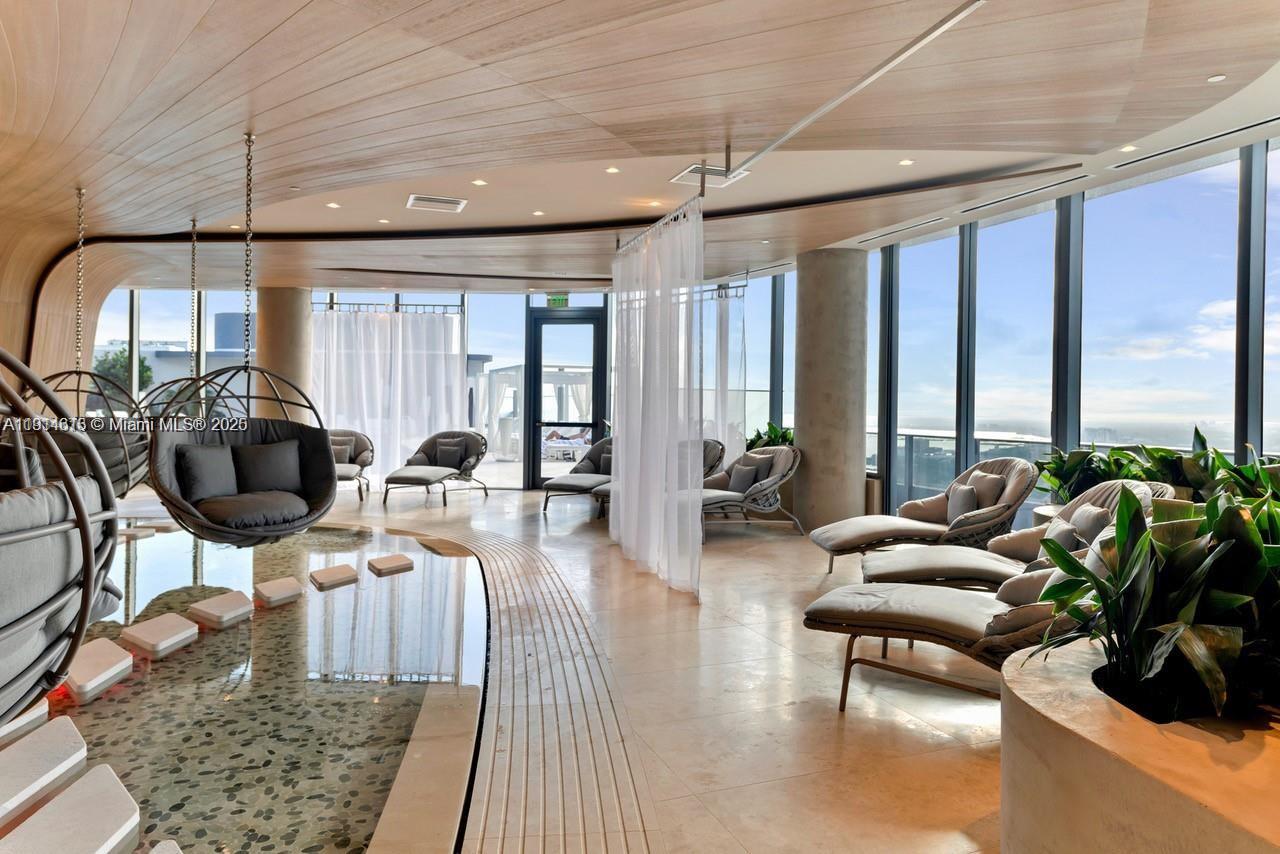 image Brickell Flatiron31