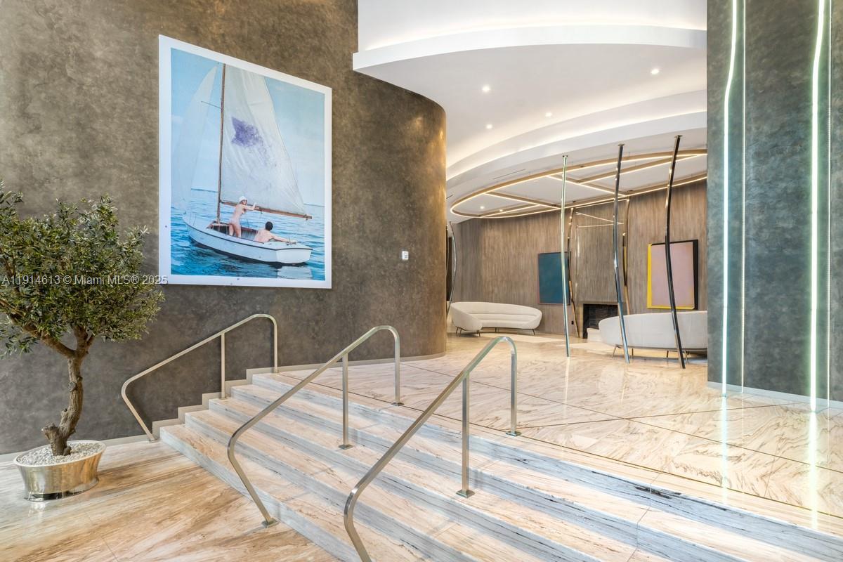 image Brickell Flatiron35