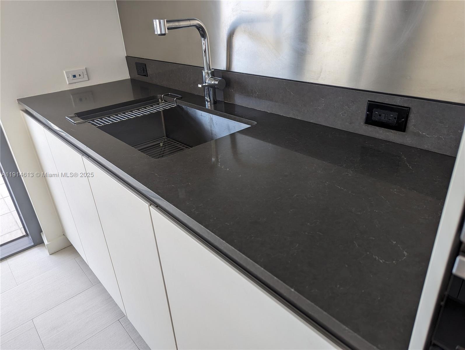 image Brickell Flatiron37