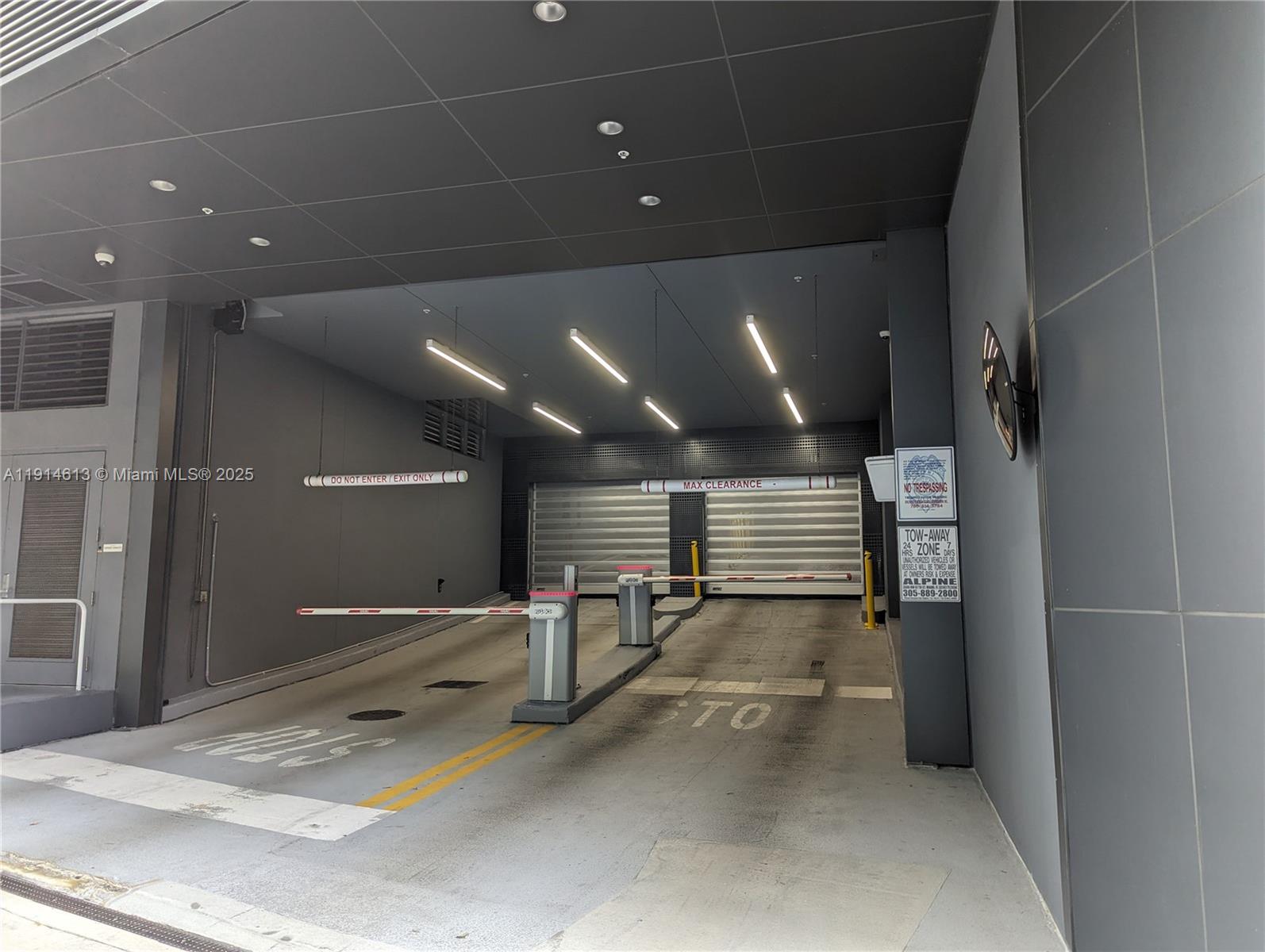 image Brickell Flatiron47