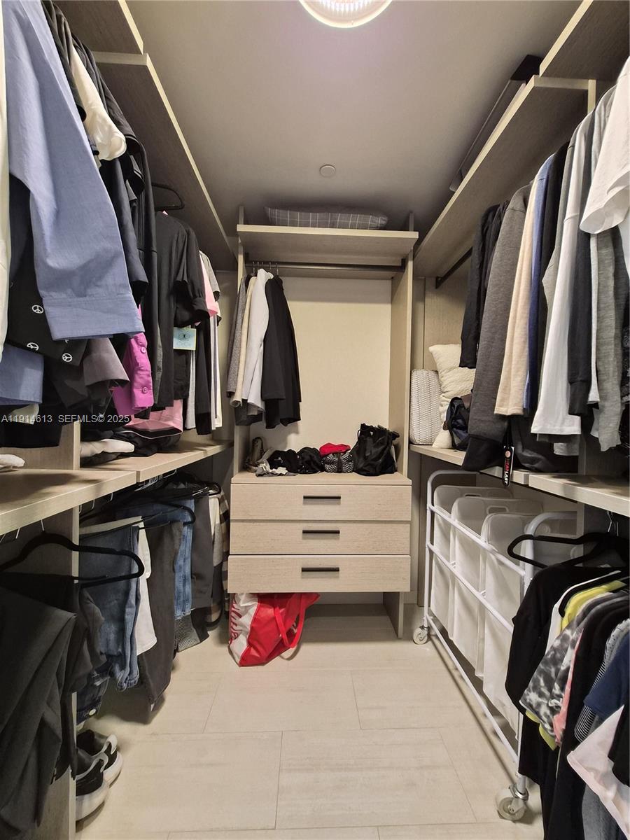 image Brickell Flatiron63