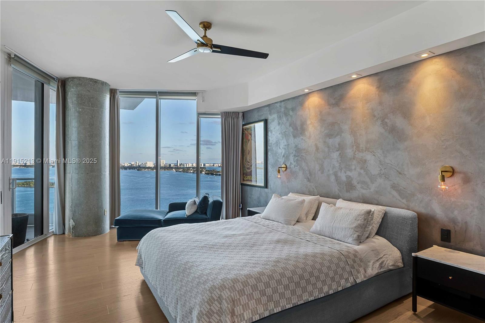 image Paramount Bay Condo10