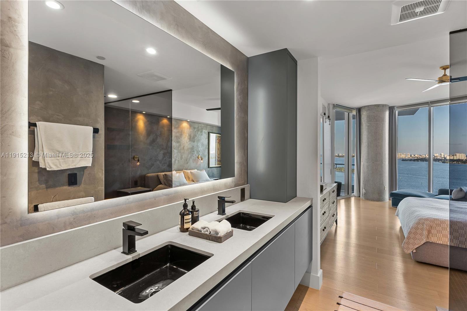 image Paramount Bay Condo16