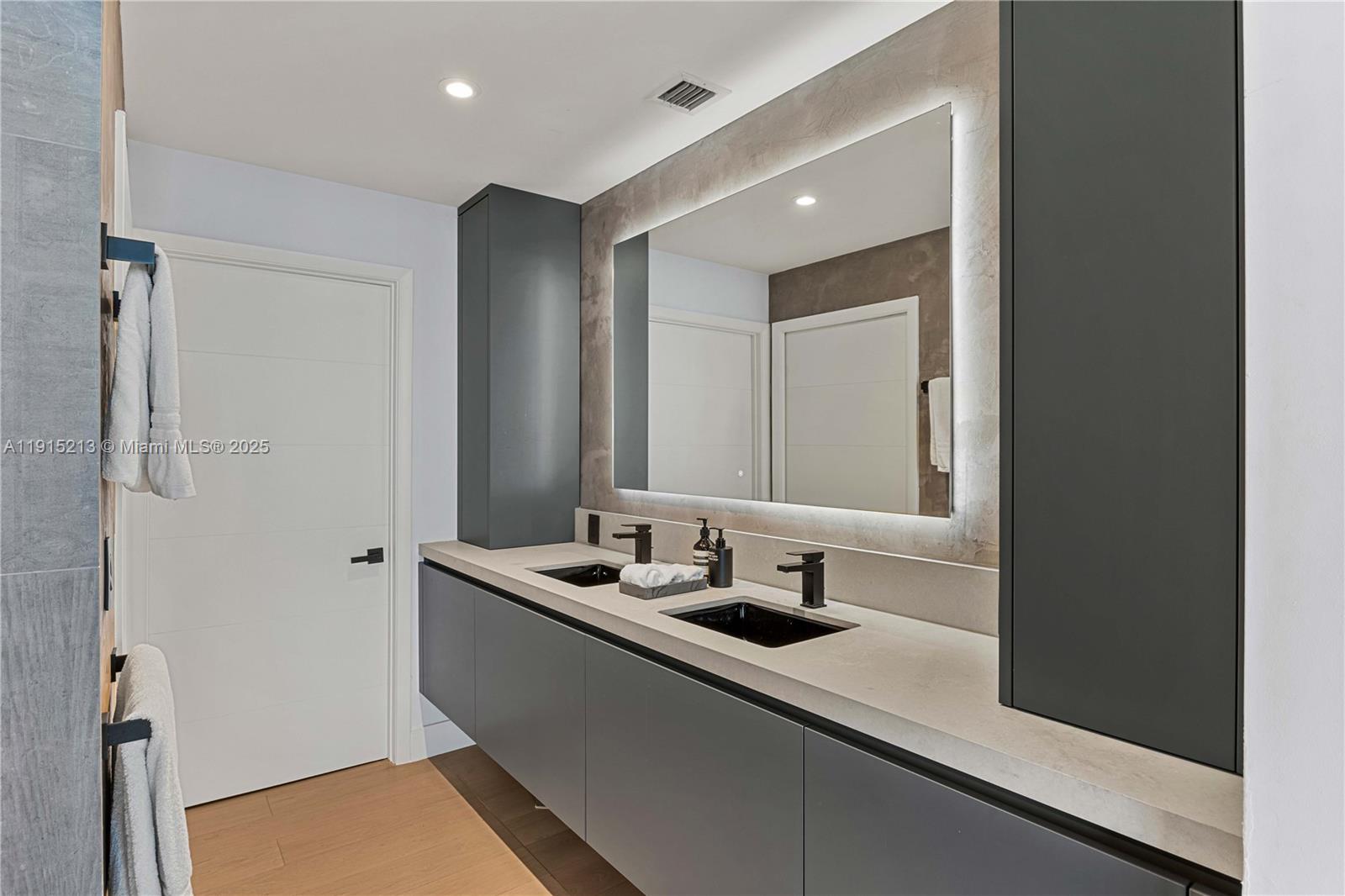 image Paramount Bay Condo17