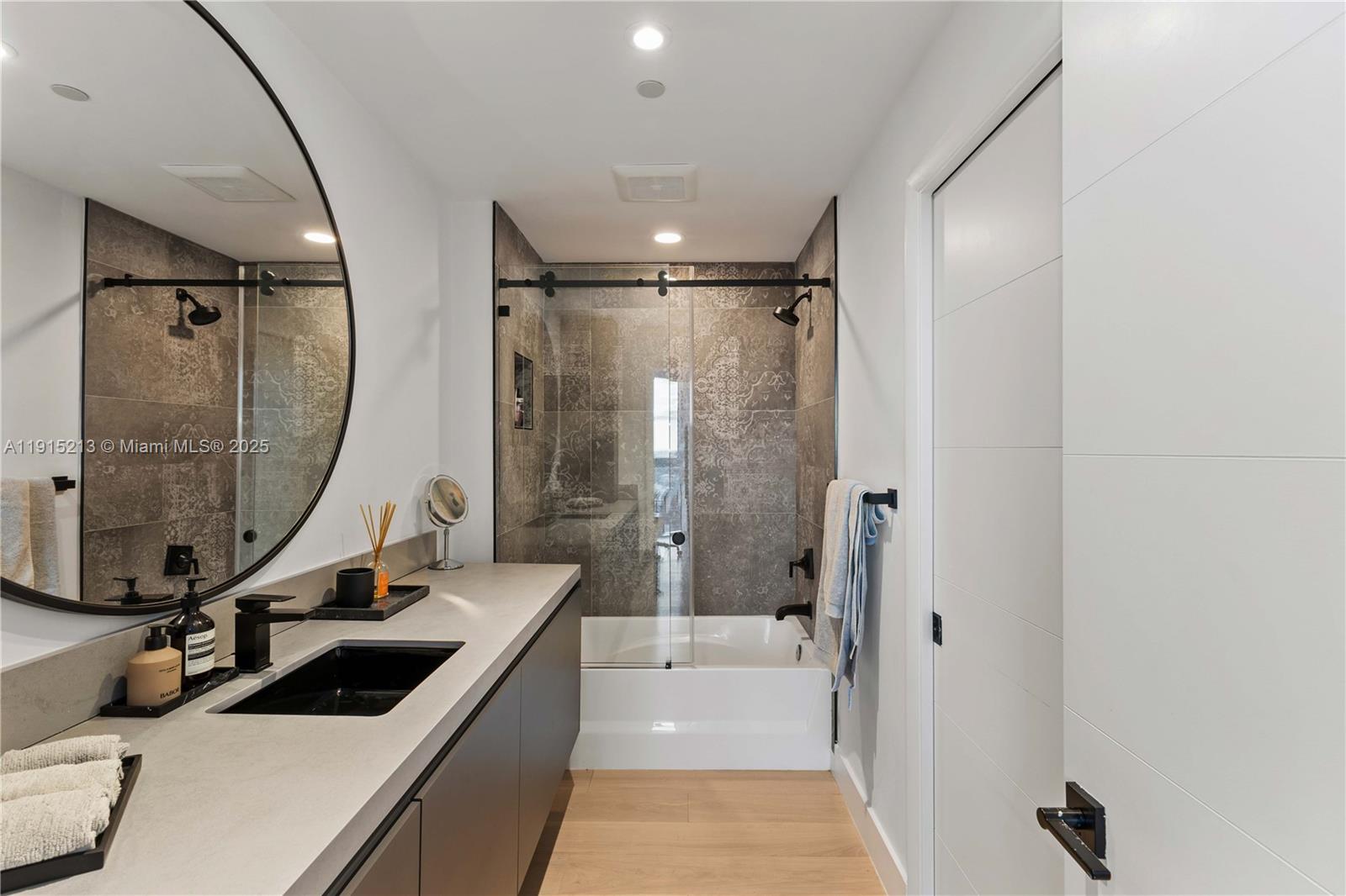 image Paramount Bay Condo21