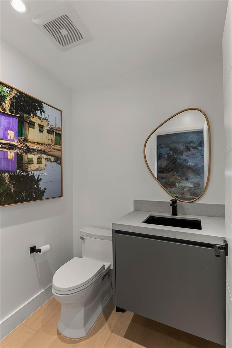 image Paramount Bay Condo22