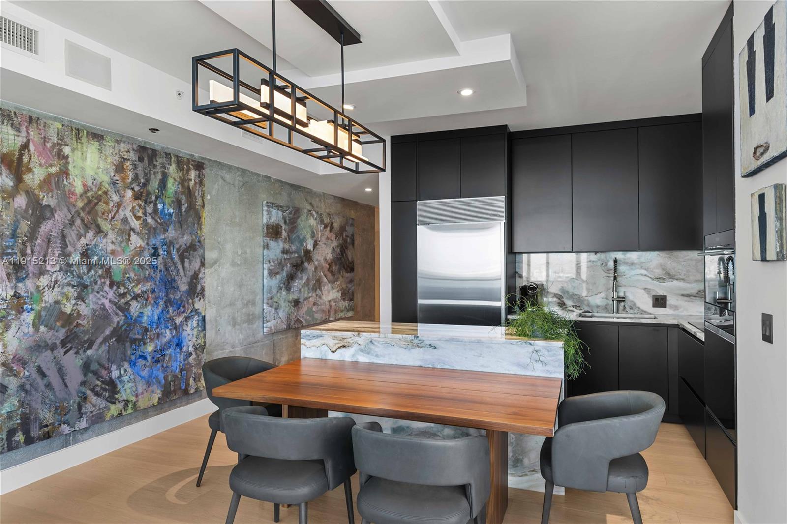 image Paramount Bay Condo2