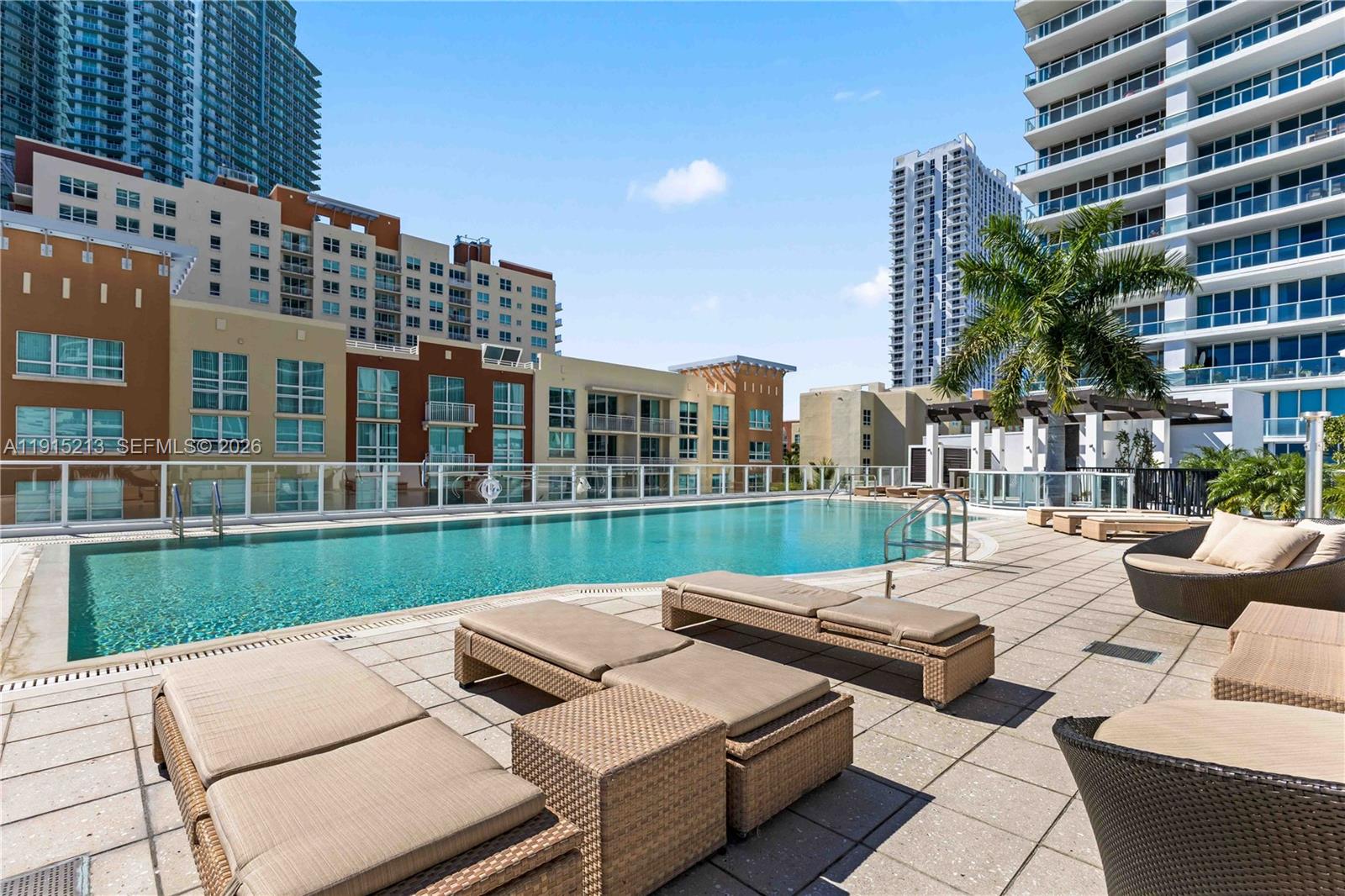 image Paramount Bay31