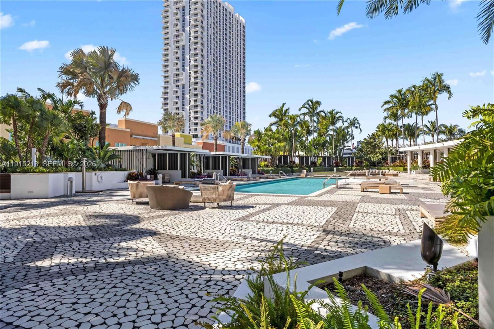 image Paramount Bay32