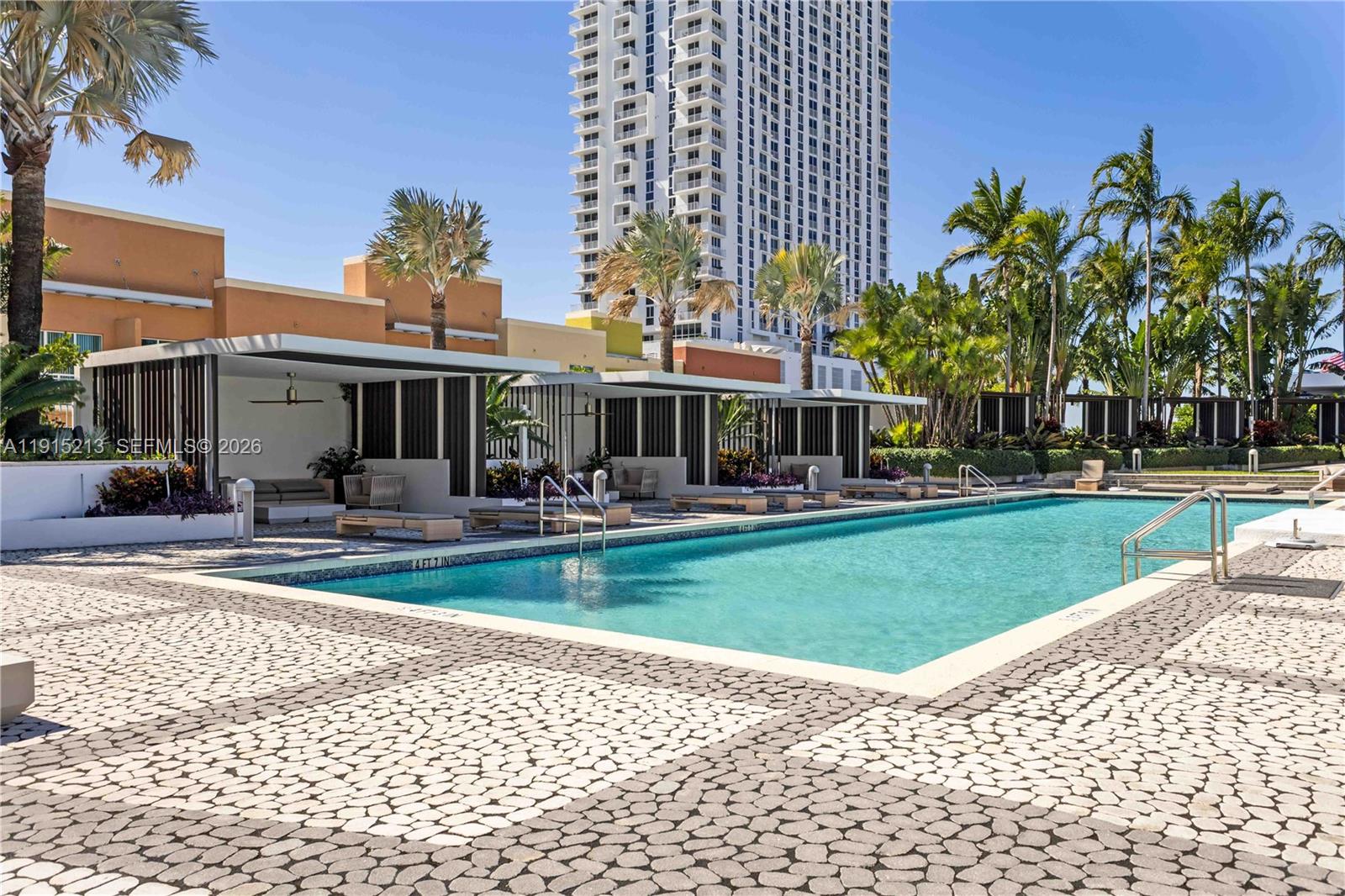 image Paramount Bay35