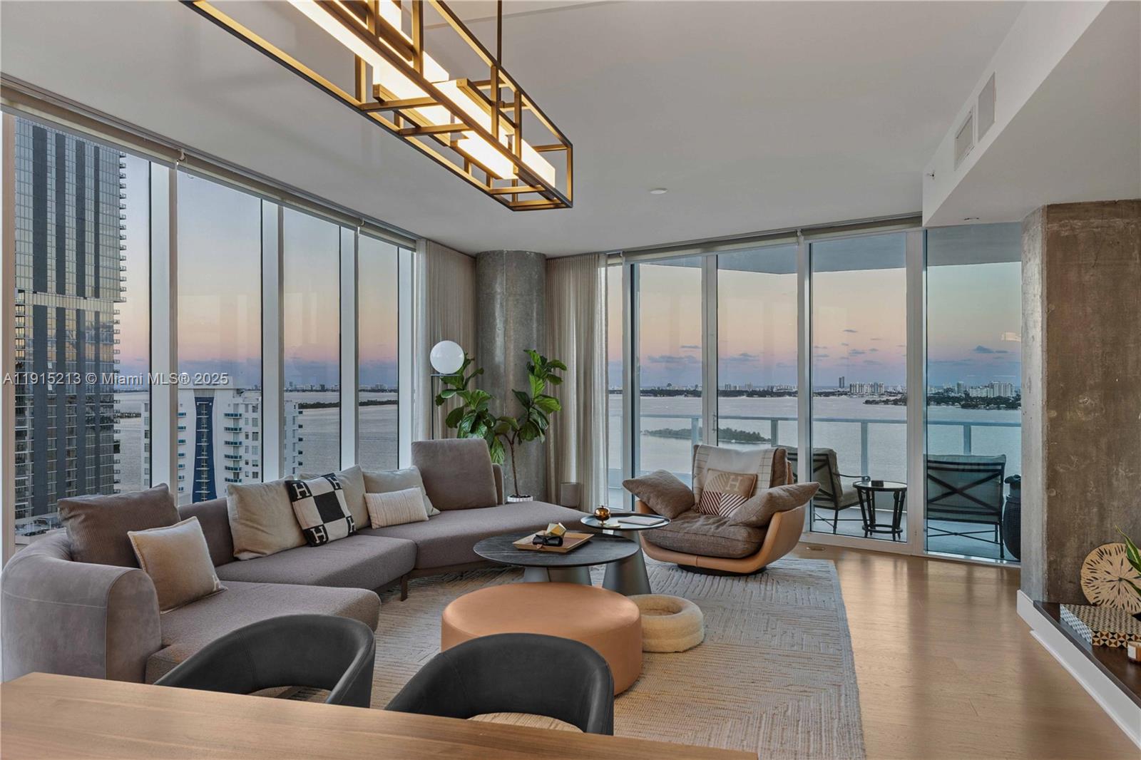 image Paramount Bay Condo4