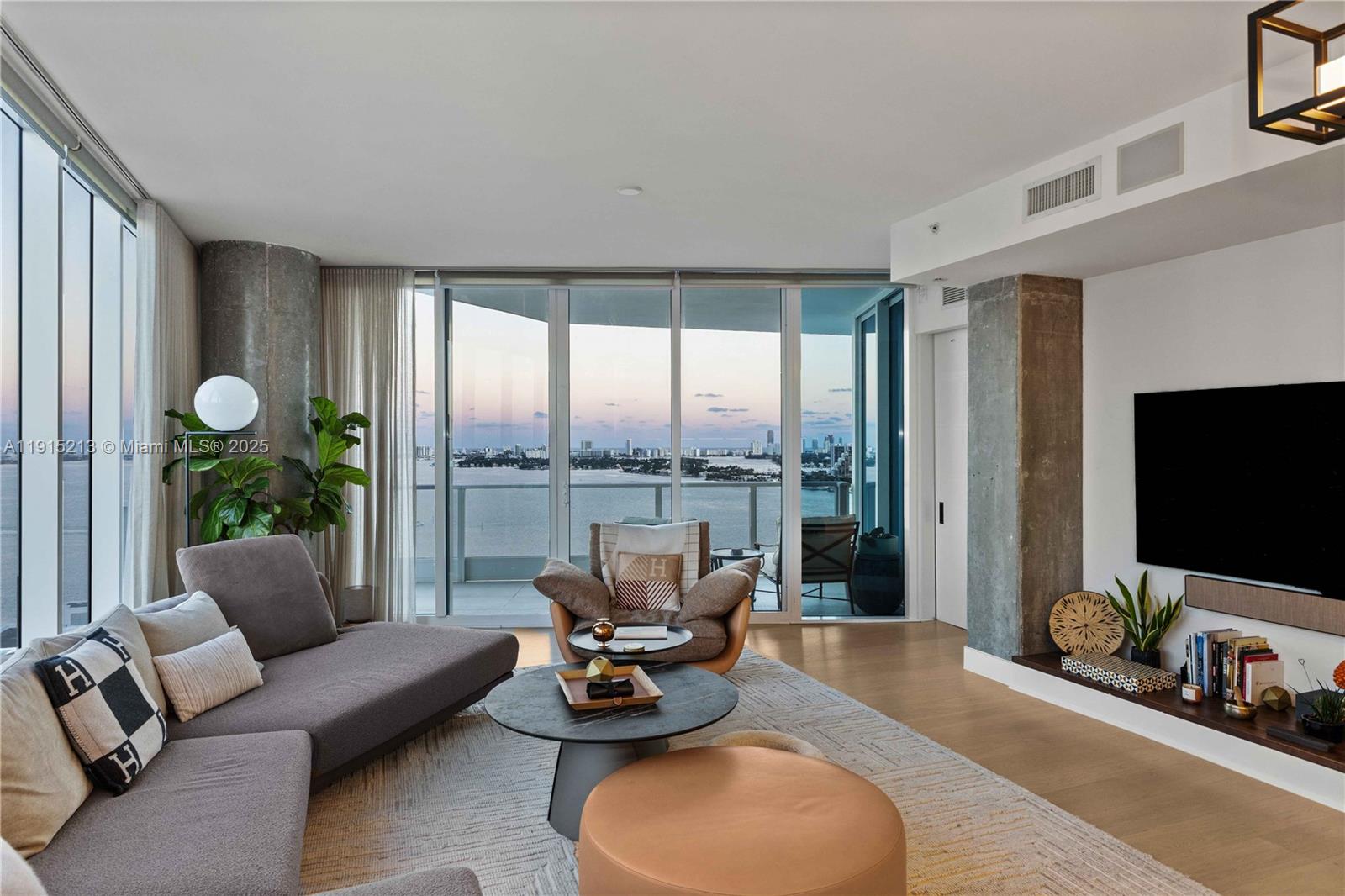 image Paramount Bay Condo5