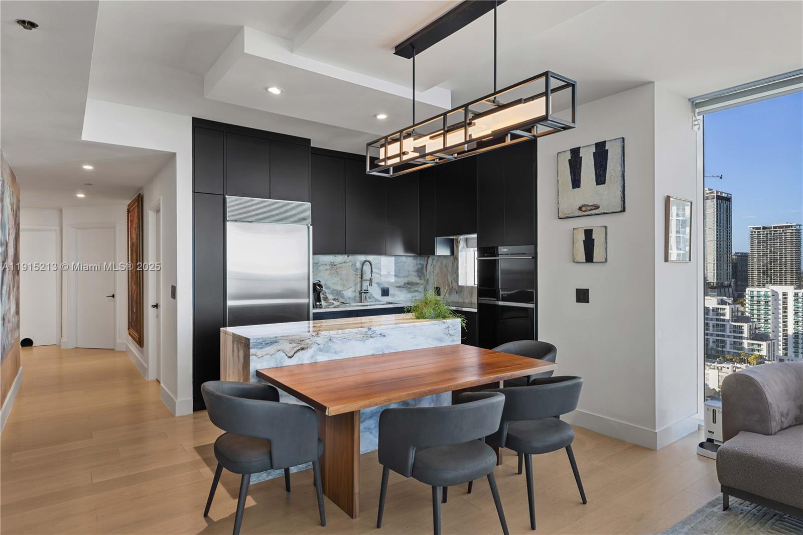 image Paramount Bay Condo8