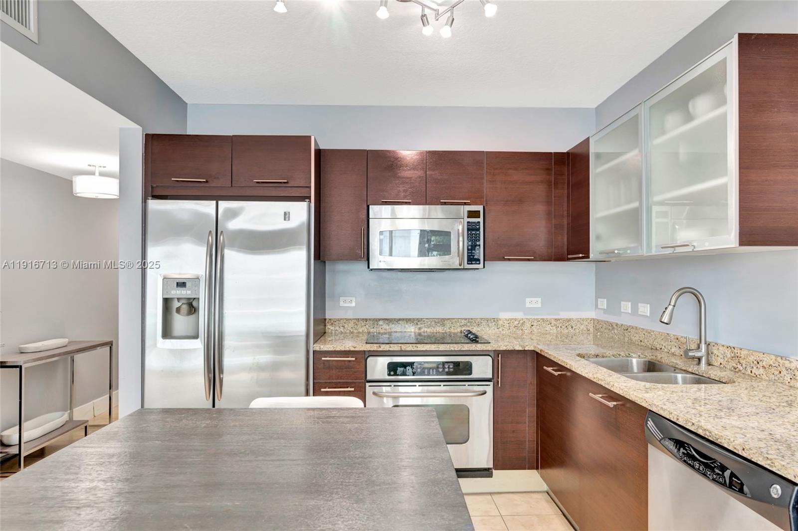 41 SE 5th St #1212 Miami, FL 33131