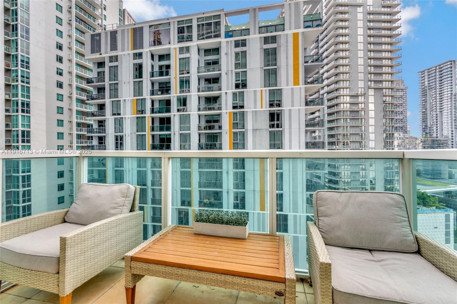 41 SE 5th St #1212 Miami, FL 33131