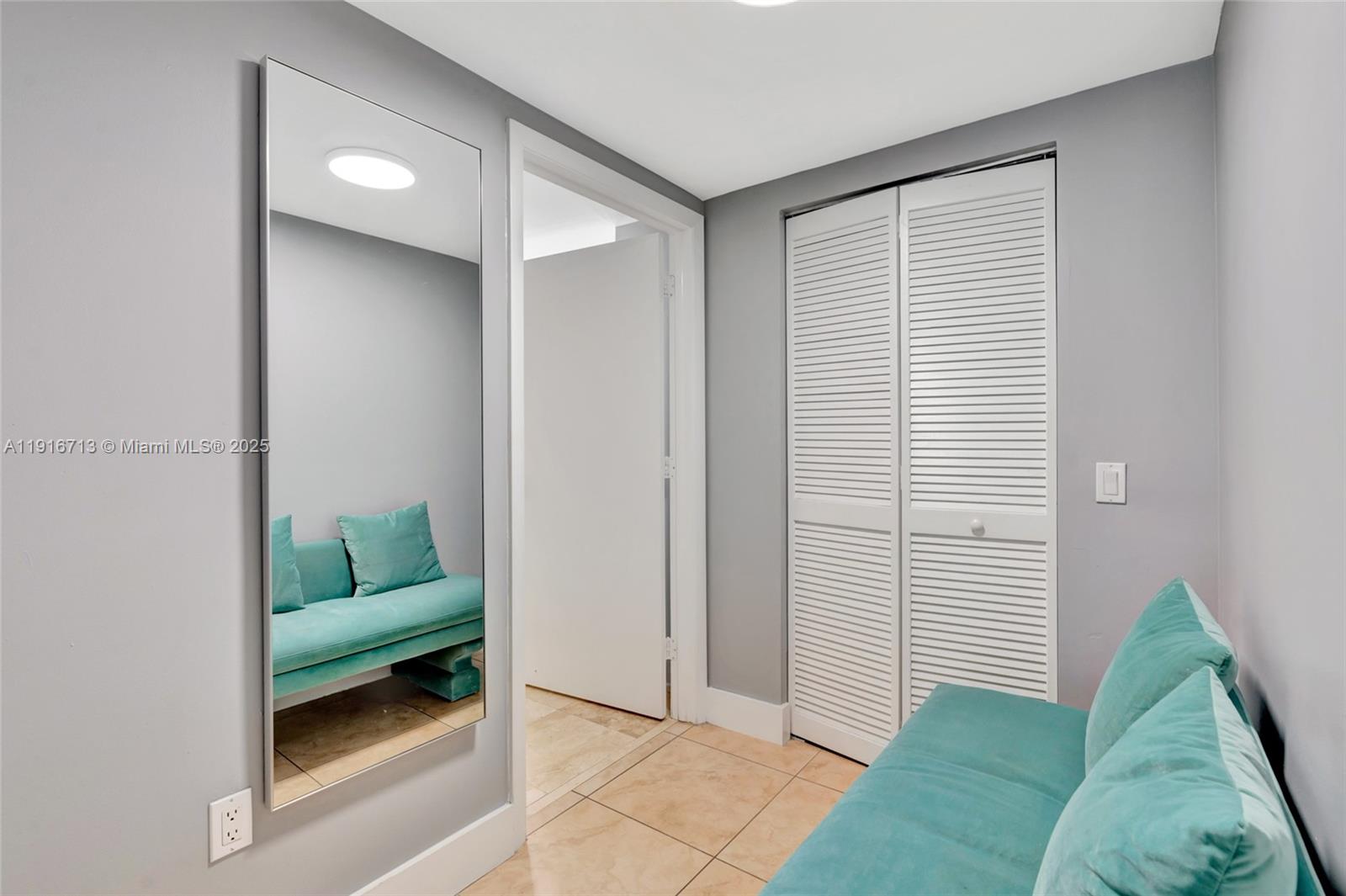 41 SE 5th St #1212 Miami, FL 33131