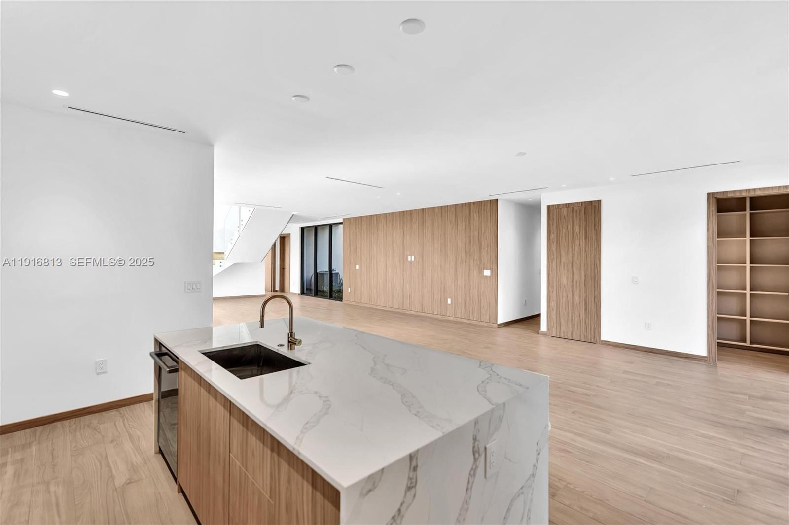 2175 SW 25th St Miami, FL 33133