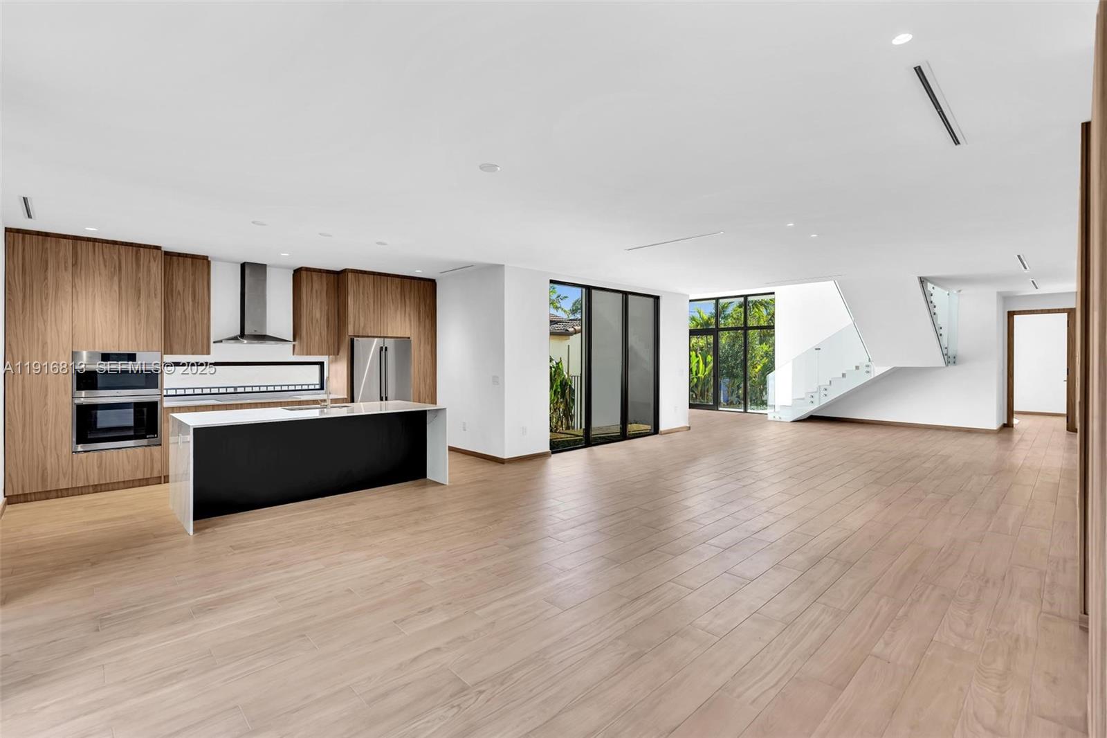 2175 SW 25th St Miami, FL 33133