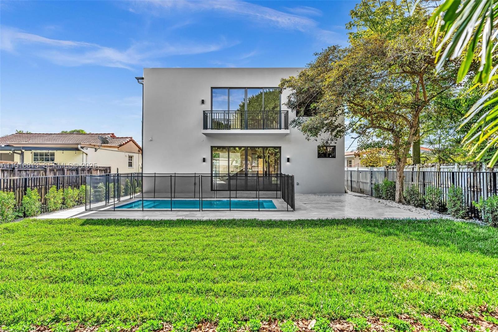 2175 SW 25th St Miami, FL 33133