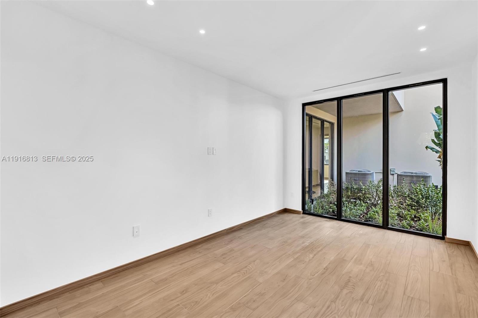 2175 SW 25th St Miami, FL 33133