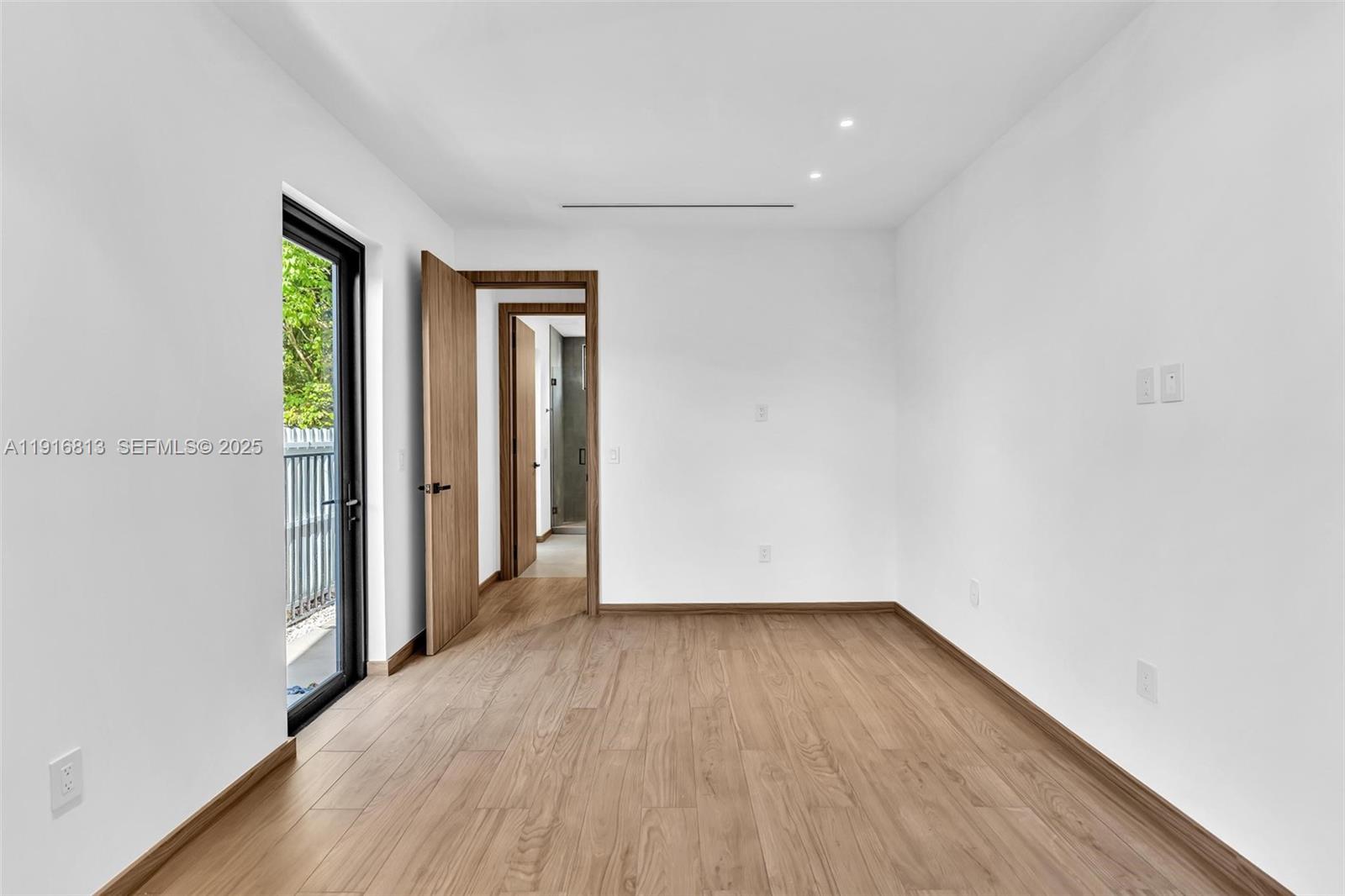 2175 SW 25th St Miami, FL 33133