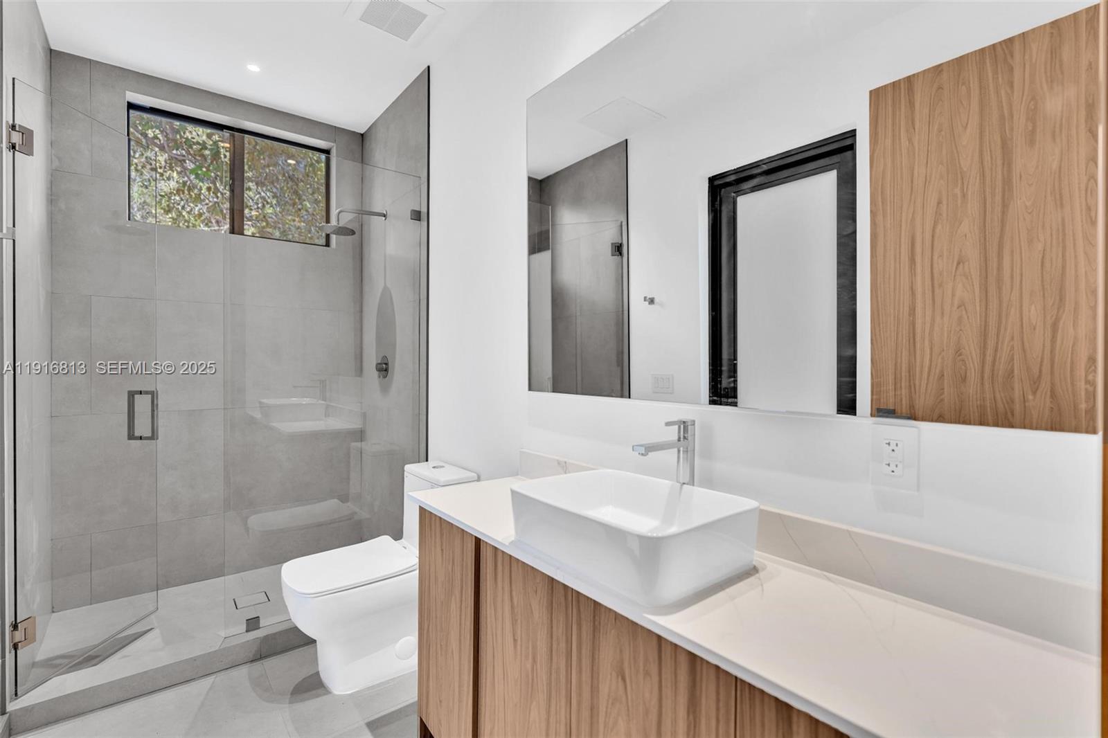 2175 SW 25th St Miami, FL 33133