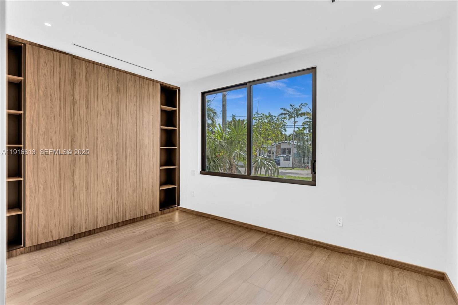 2175 SW 25th St Miami, FL 33133