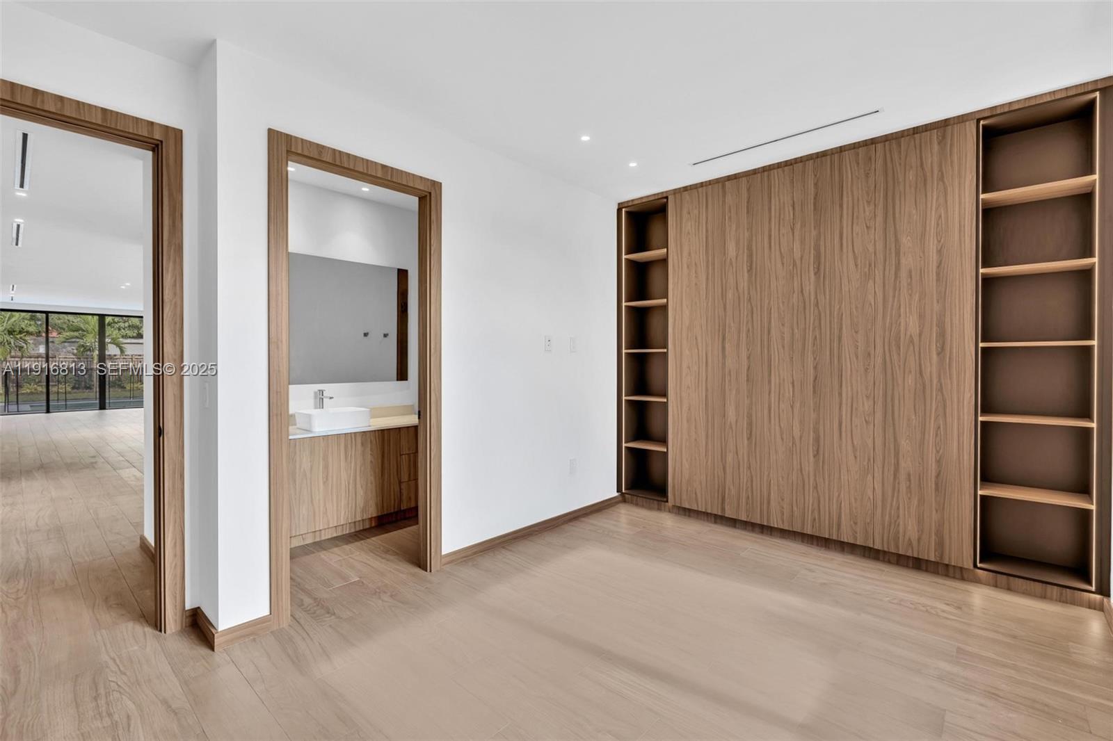 2175 SW 25th St Miami, FL 33133