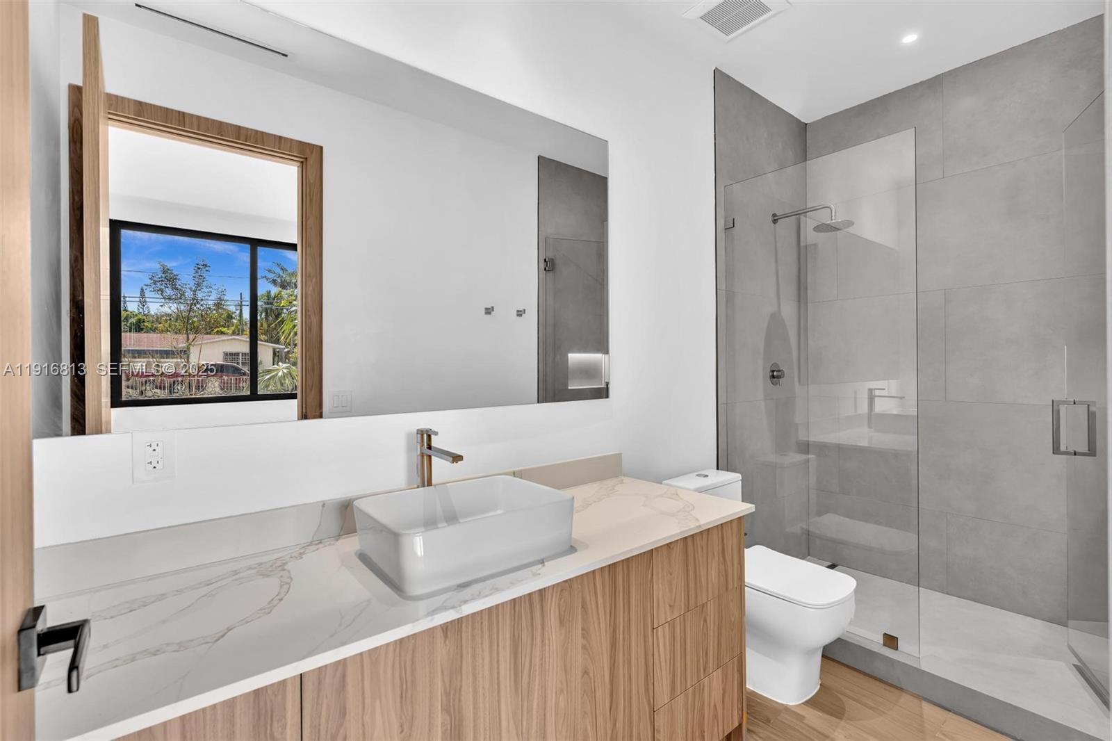 2175 SW 25th St Miami, FL 33133