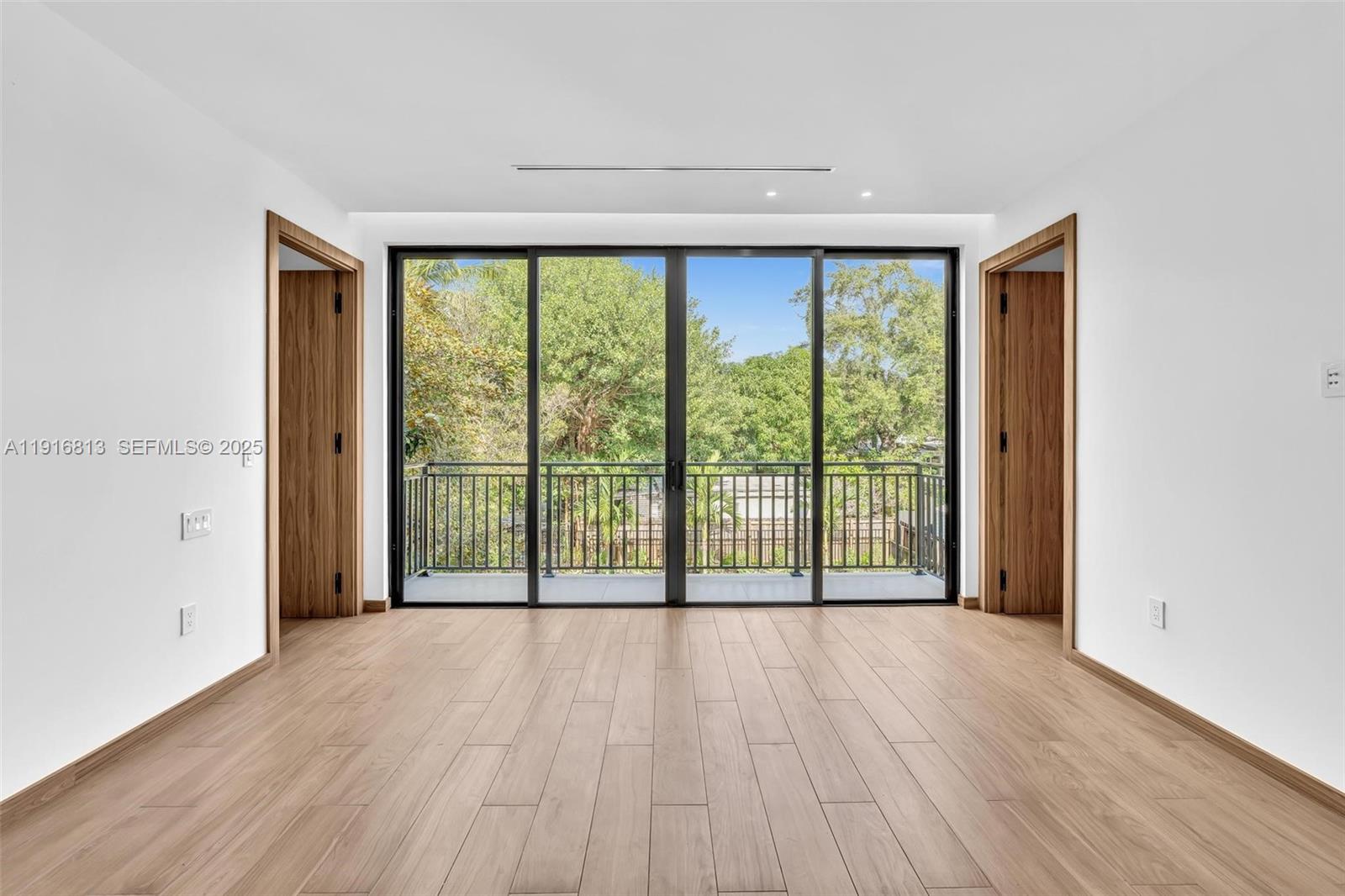 2175 SW 25th St Miami, FL 33133