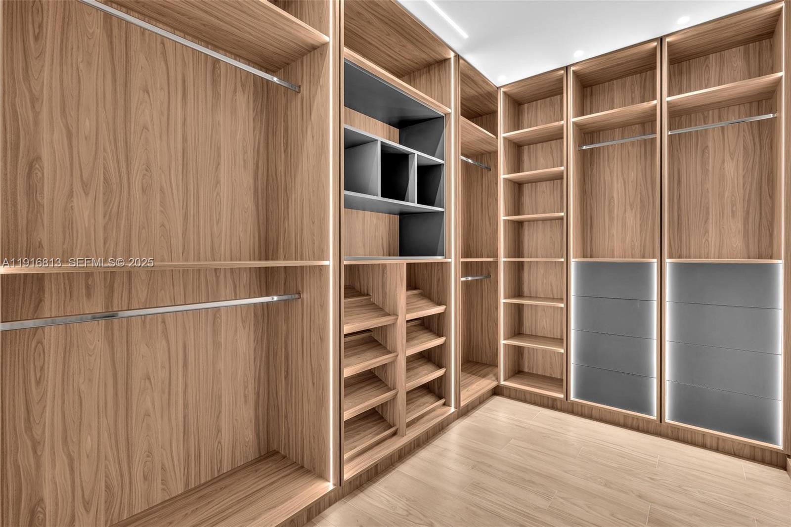 2175 SW 25th St Miami, FL 33133