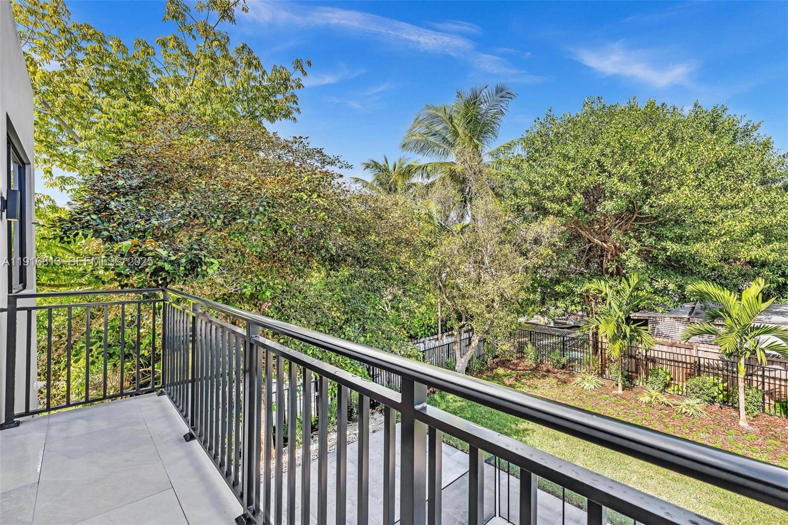 2175 SW 25th St Miami, FL 33133