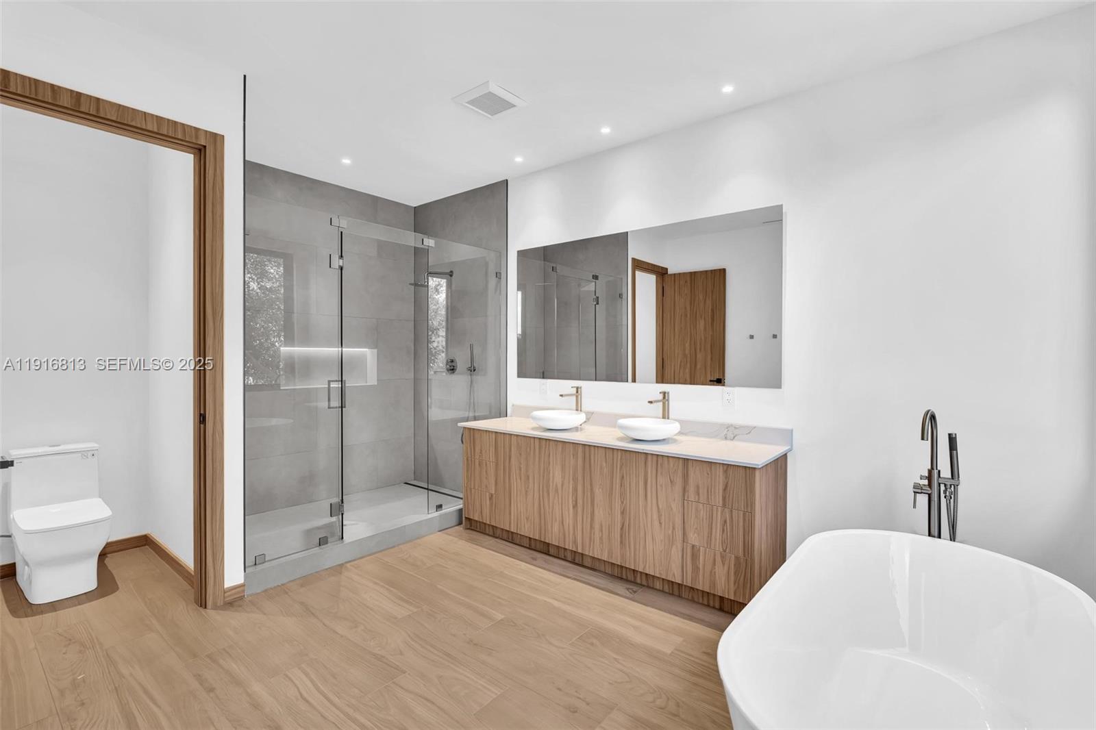 2175 SW 25th St Miami, FL 33133