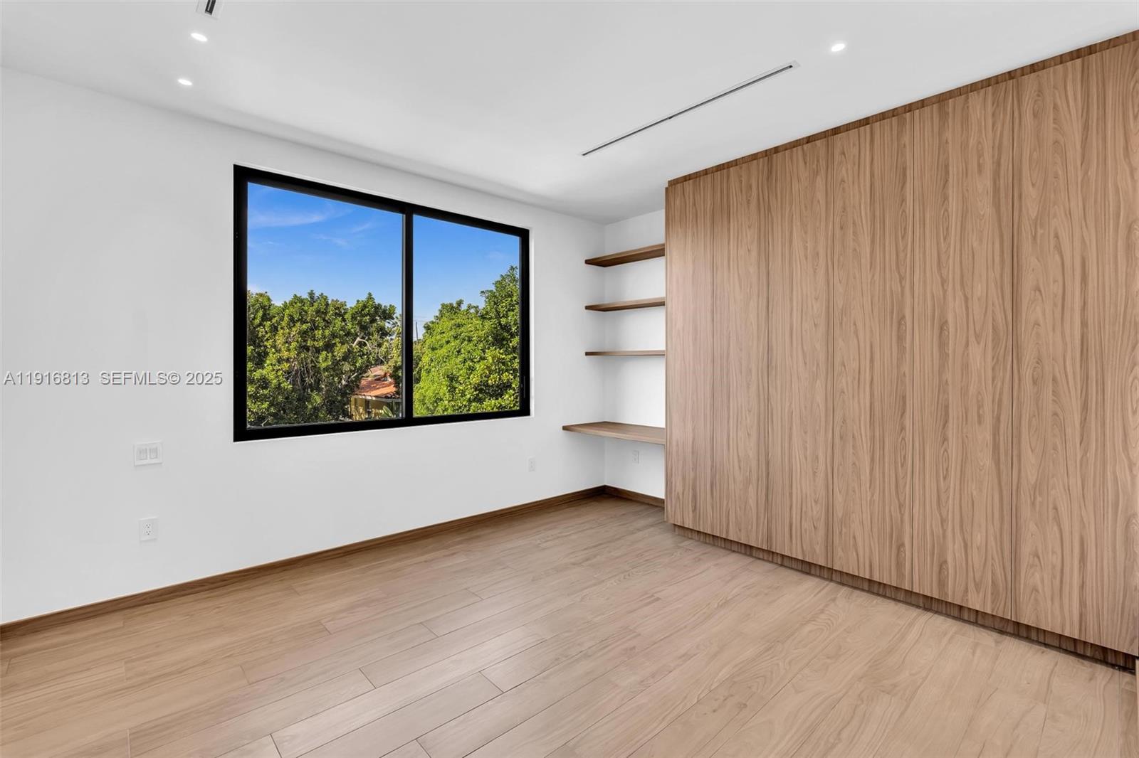 2175 SW 25th St Miami, FL 33133