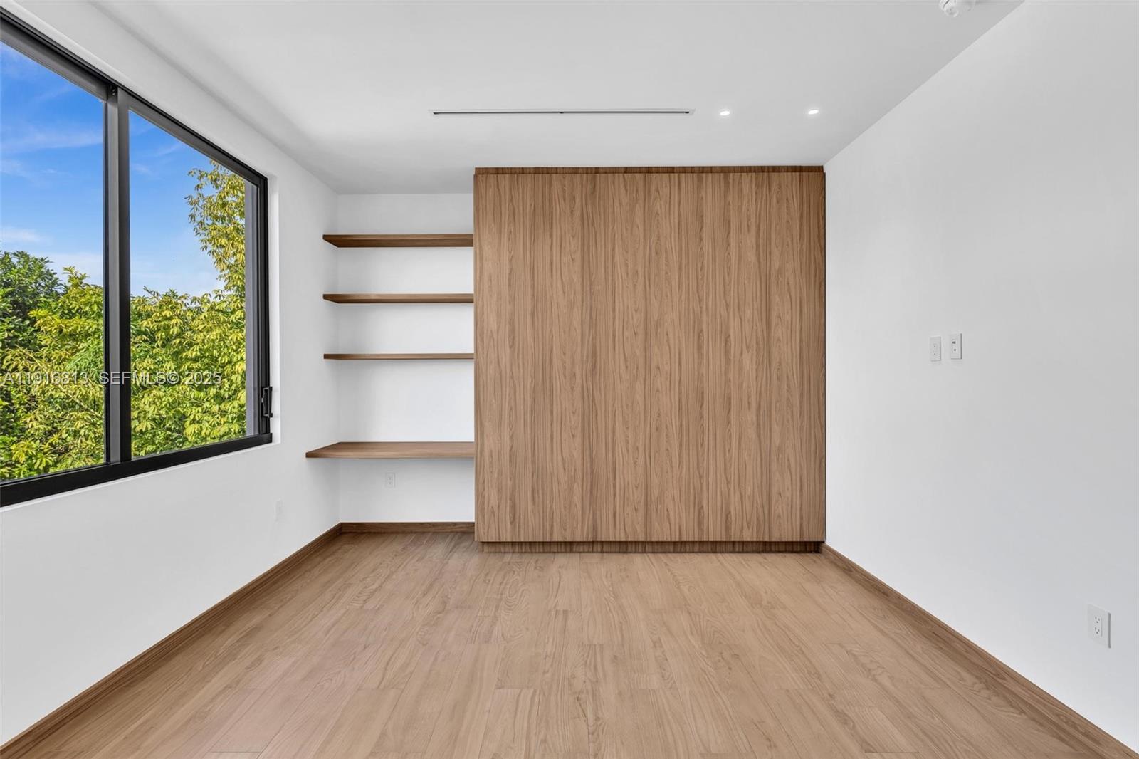 2175 SW 25th St Miami, FL 33133