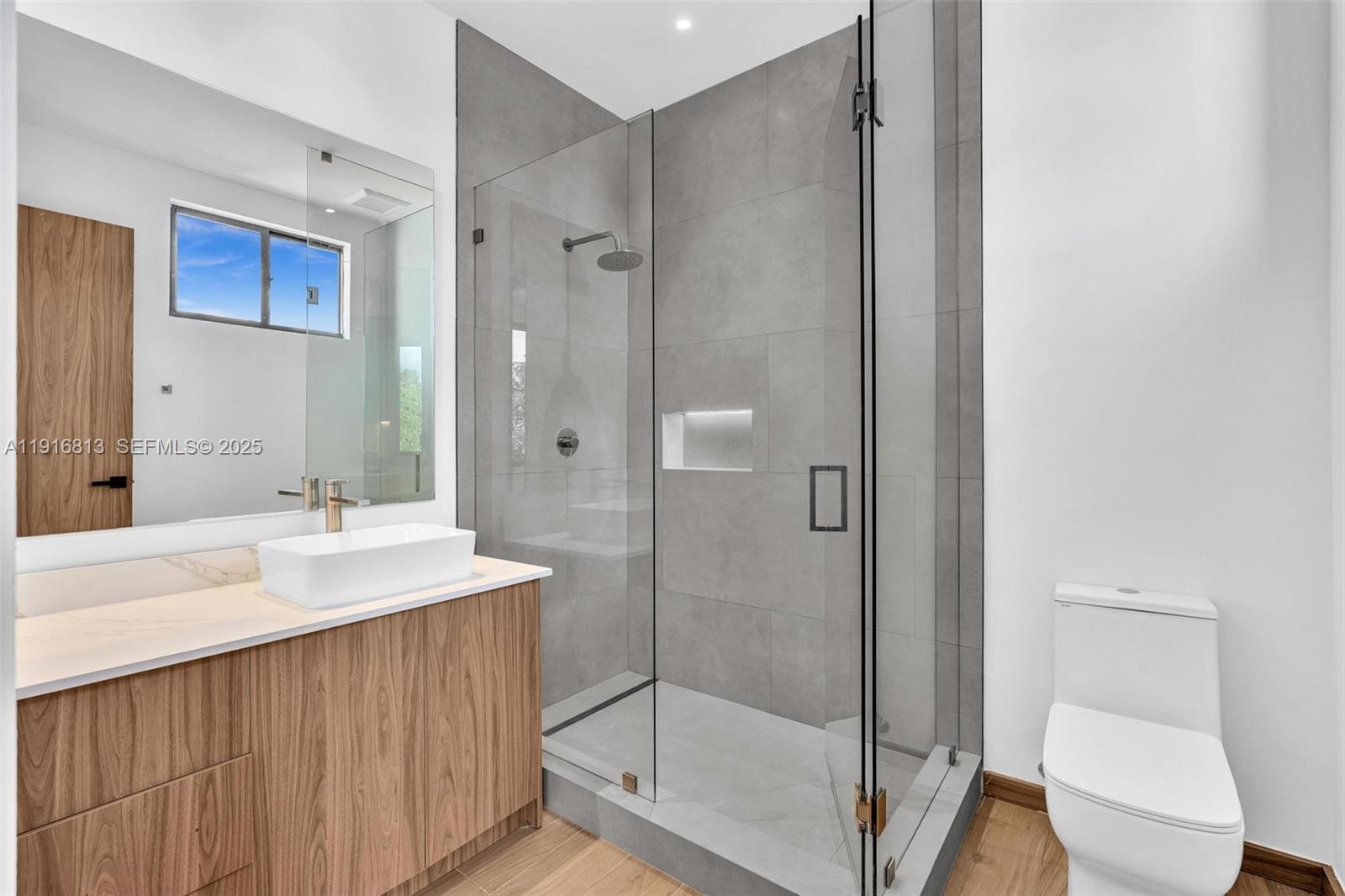 2175 SW 25th St Miami, FL 33133