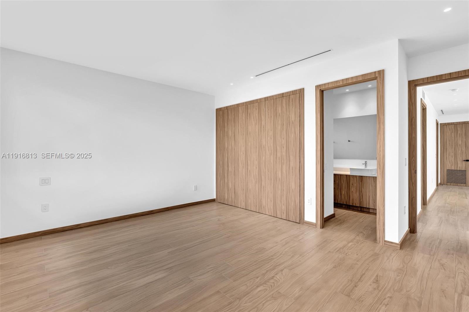 2175 SW 25th St Miami, FL 33133