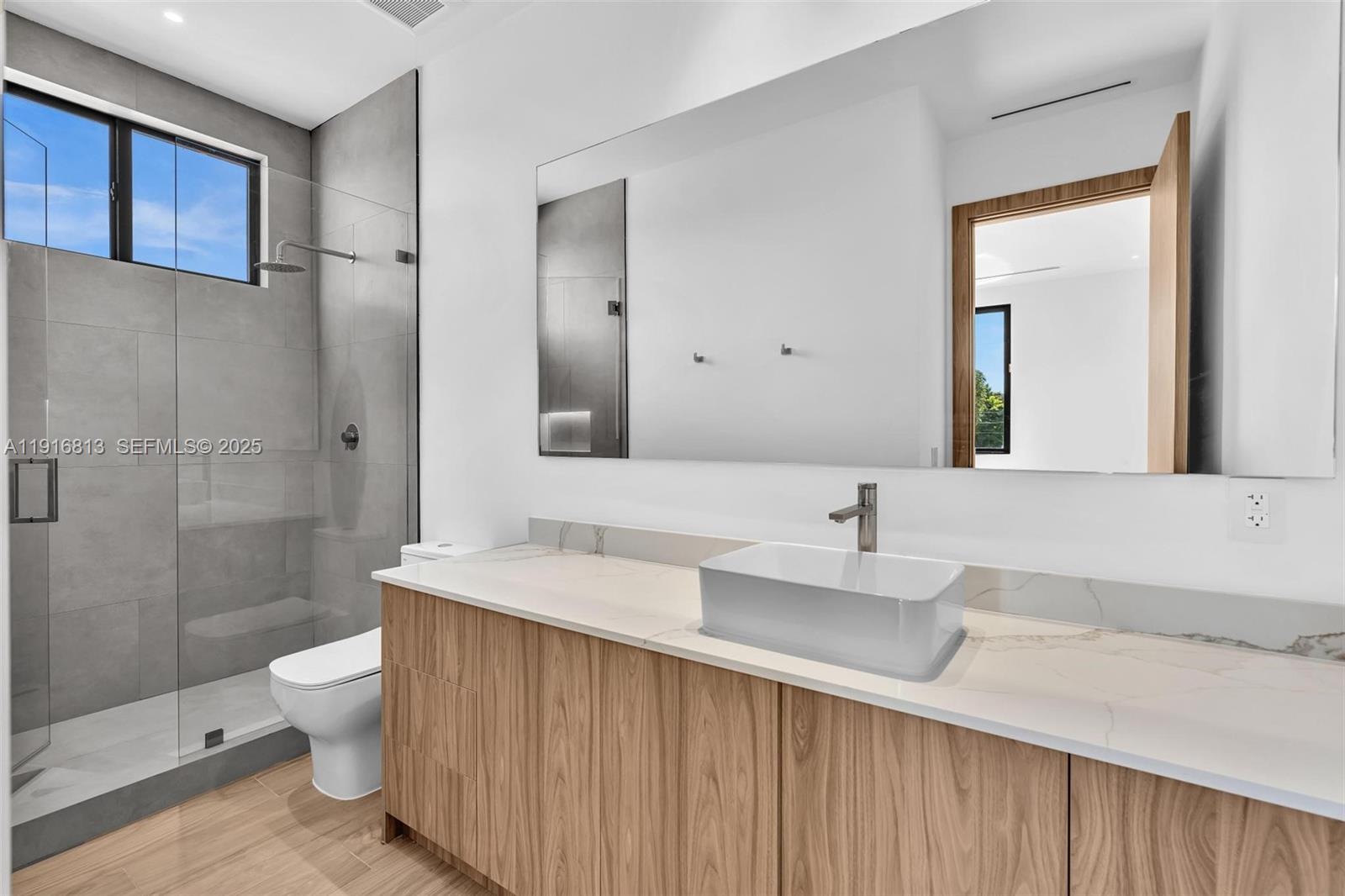 2175 SW 25th St Miami, FL 33133