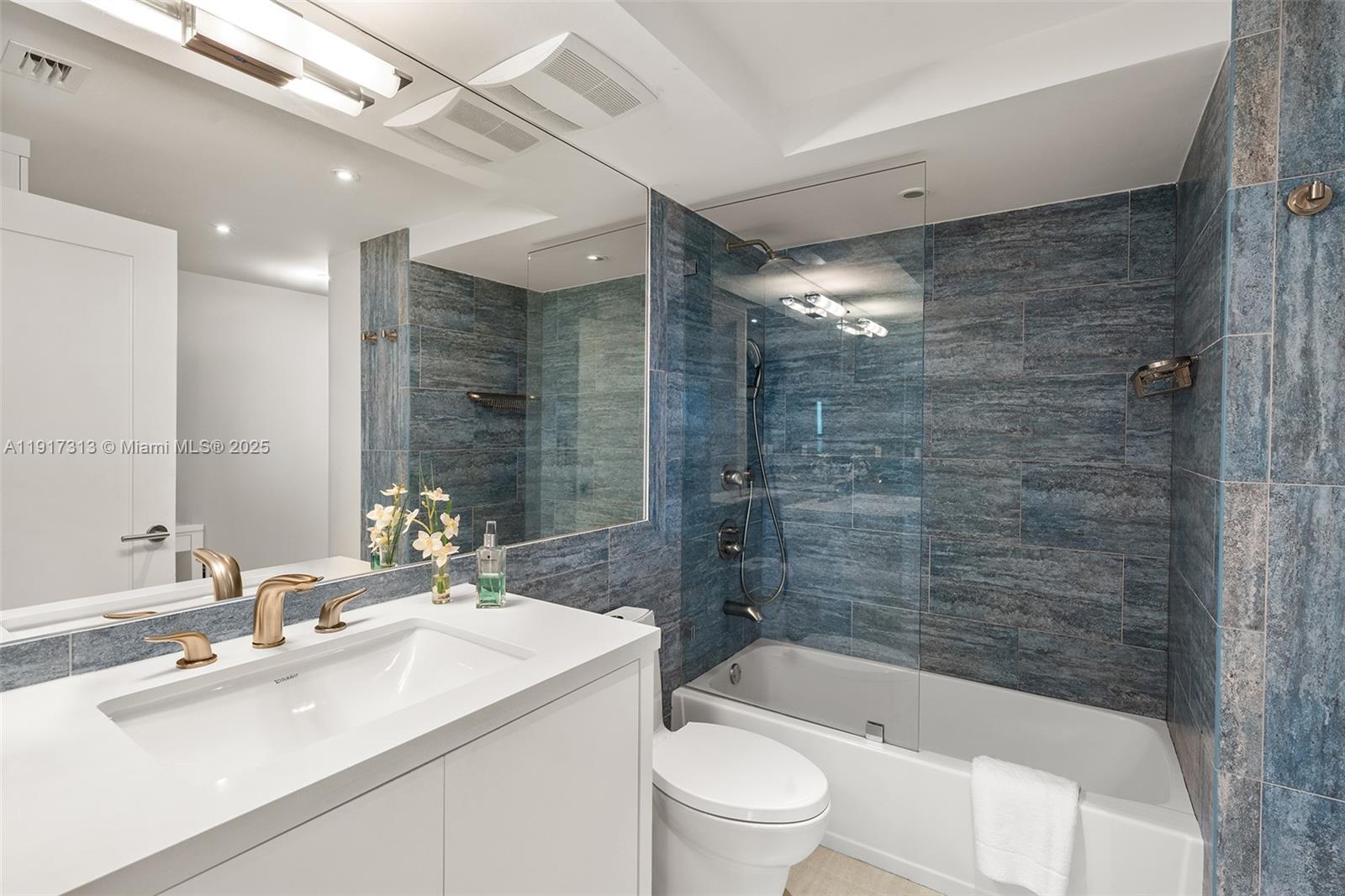 1 Grove Isle Dr #A910 Miami, FL 33133