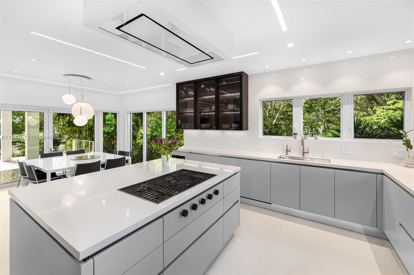 7150 W Lago Dr Coral Gables, FL 33143