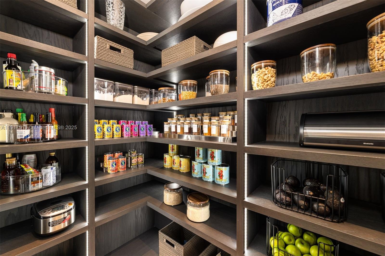 7150 W Lago Dr Coral Gables, FL 33143