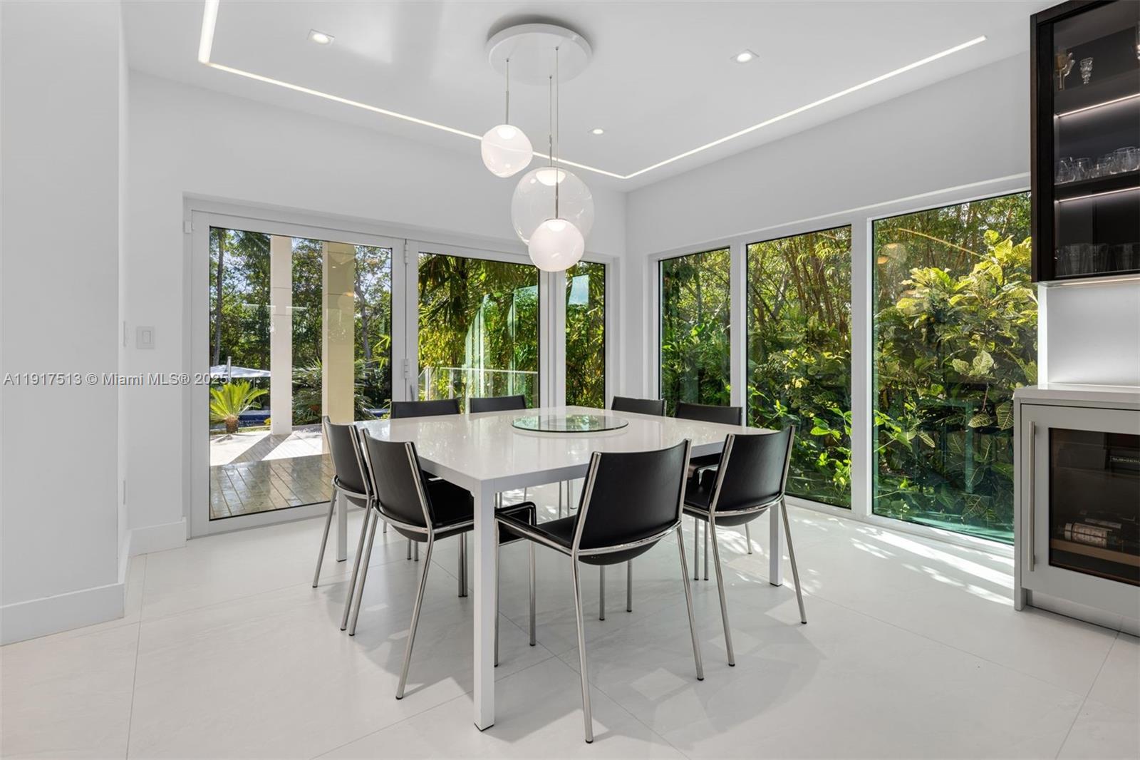 7150 W Lago Dr Coral Gables, FL 33143